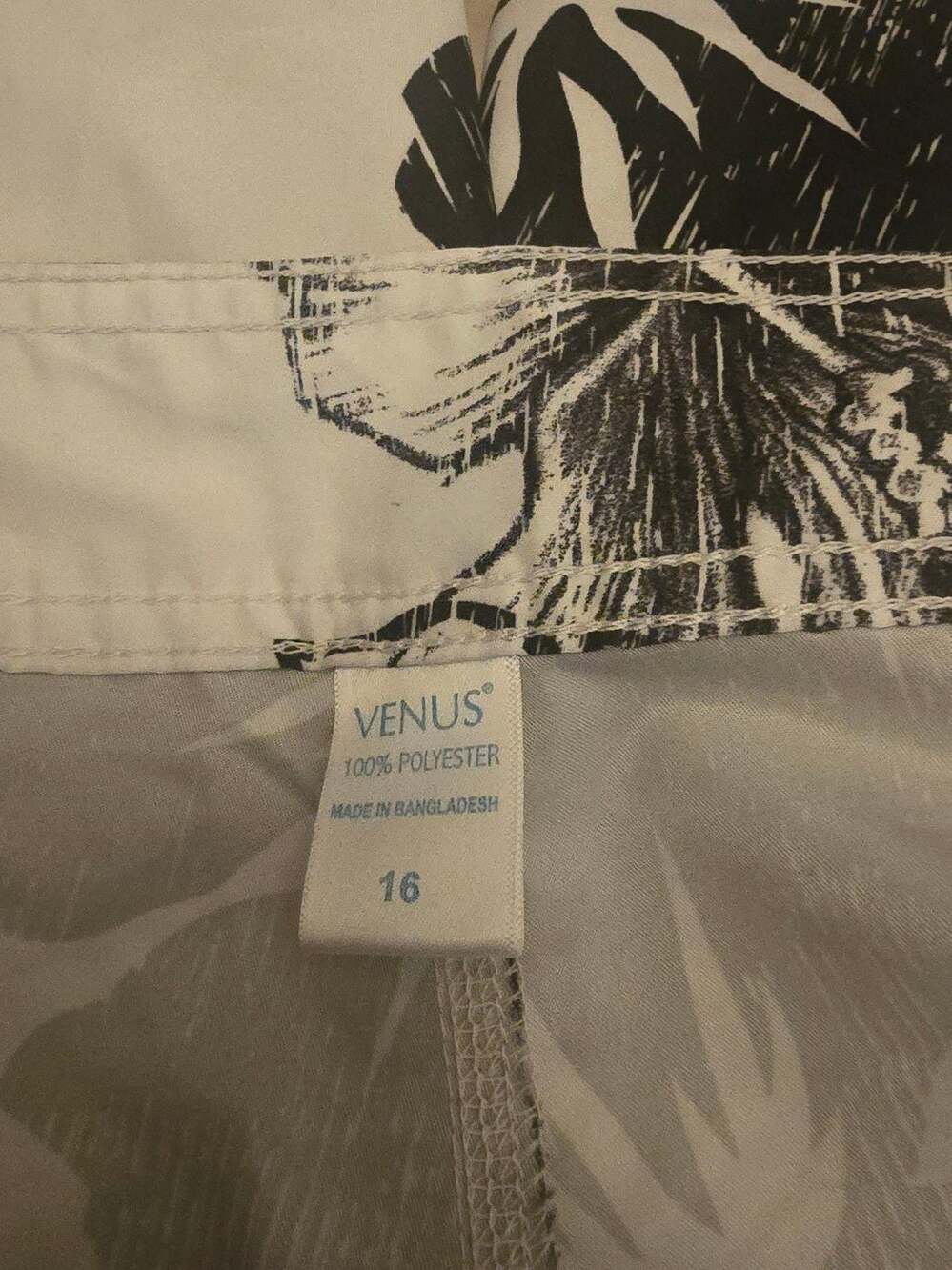 Venus Black and White Floral Print Swim Shorts Size 16 - Picture 3 of 4